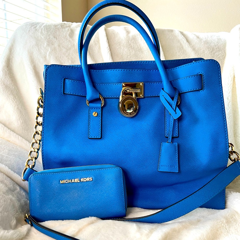 Blue Michael Kors hand bag, extra large purse the matching wristlet and duster